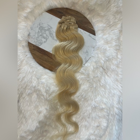 20 In Body Wave #613 Human hair Light Blonde Clip in extensions Full set - Picture 4 of 7